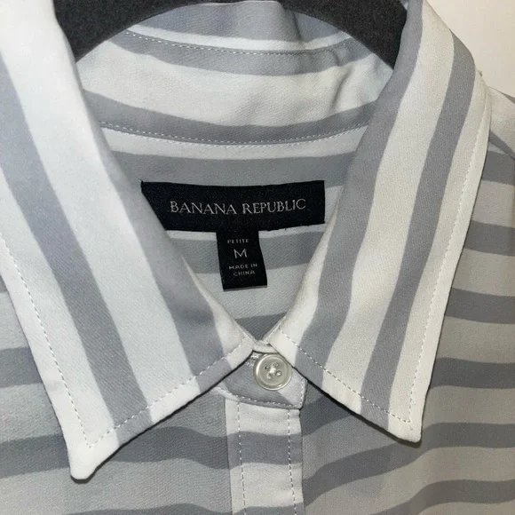 Petite 🍌 Banana Republic Button Down - Picture 6 of 13
